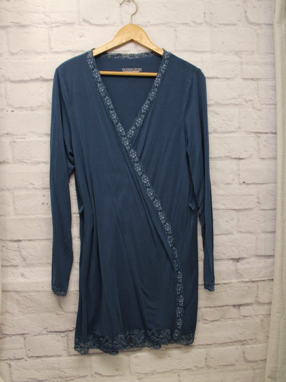 Victoria's Secret Medium/Large Blue Lace Trim Lightweight Longsleeve Robe FLAW